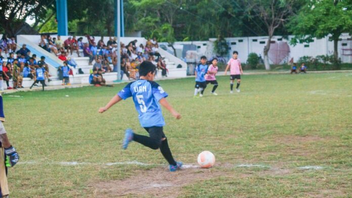 Inicia campeonato de futbol del DIF en Playa del Carmen