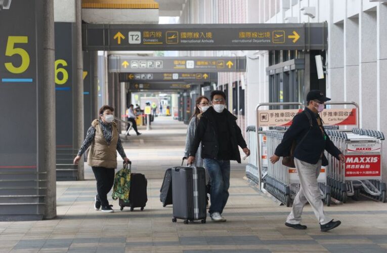 Taiwán registra brote de Covid-19 en aeropuerto internacional