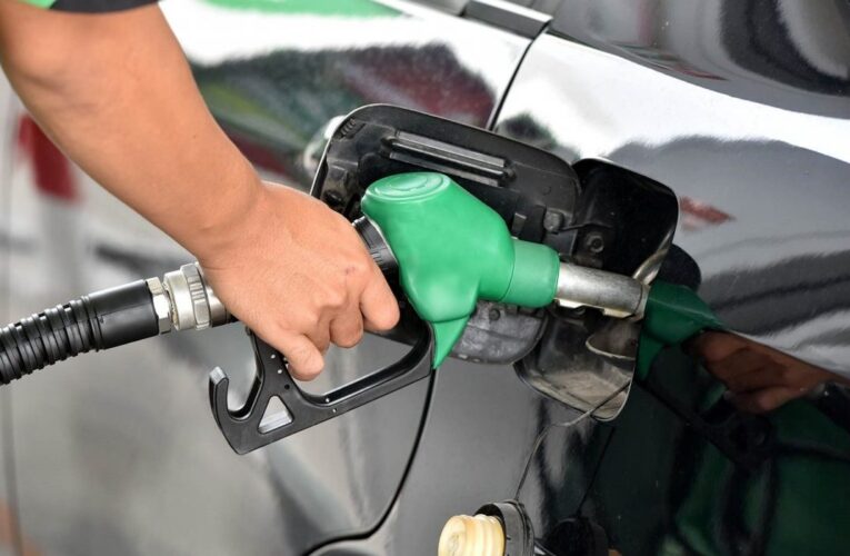 México reduce importaciones de gasolina al nivel más bajo en 17 meses