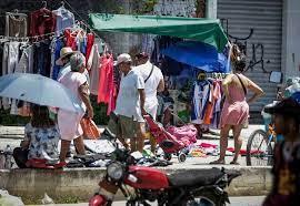 Vendedores de segunda mano le "comen el mandado" a tianguistas de Cancún