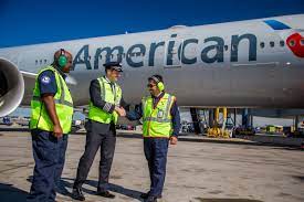 Reconoce American Airlines a su equipo de Cancún