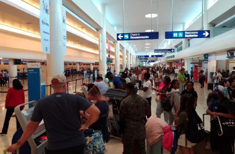 Cancún: pasajeros llegan 4 horas antes al aeropuerto por los atascos