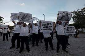 Taxistas de Cancún se manifiestan ante la posible aprobación de servicio Uber en Quintana Roo