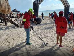 Realizan rally solidario de detección de metales en playa Cancún