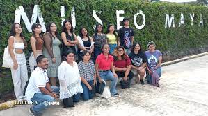 Estudiantes visitan el Museo Maya de Cancún