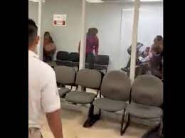 Cancún: destrozos en aeropuerto al verse un turista inadmitido