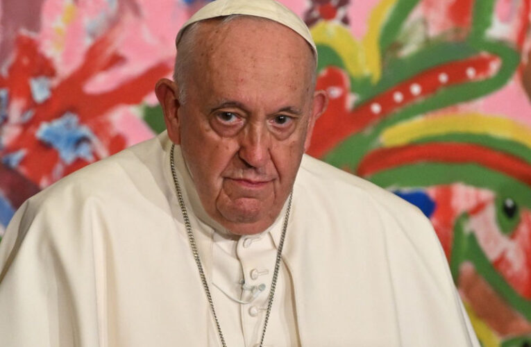 ¡Noticia impactante! El Papa Francisco es hospitalizado de emergencia para someterse a una operación inesperada