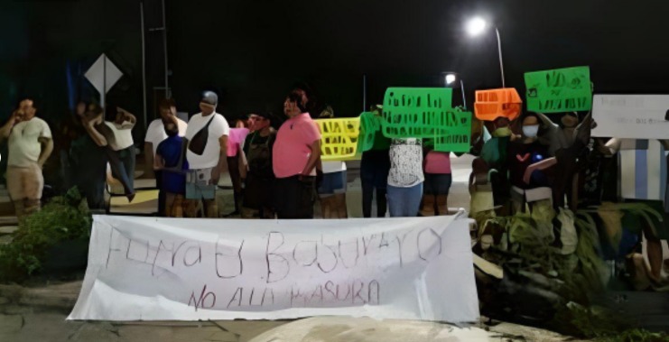 Habitantes protestan contra reapertura de basuero en Cancún