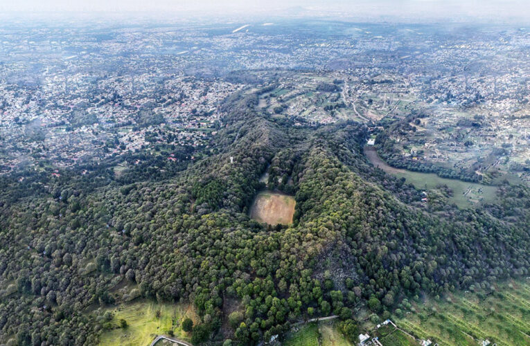 El Teoca: Un campo de futbol en el cráter de un volcán