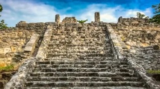 Más visitantes en las pirámides de Cancún por el Tren Maya