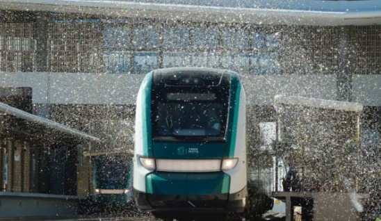 El primer convoy del Tren Maya llega a su destino en Cancún