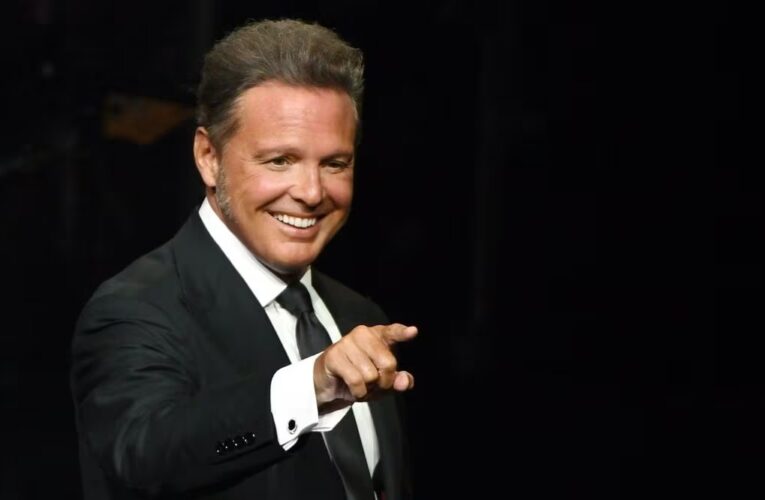 Luis Miguel conquista las redes con nueva foto desde lujoso avión privado