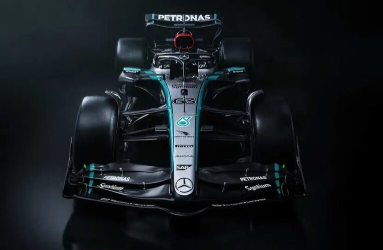 Mercedes vuelve a su tradicional plateado con el W15