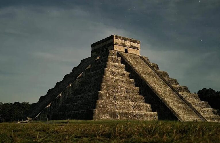 El fenómeno de la serpiente lunar ilumina a Chichén Itzá