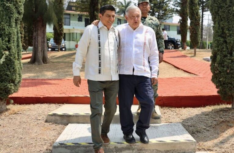 AMLO realiza gira de supervisión de obras de infraestructura en Oaxaca