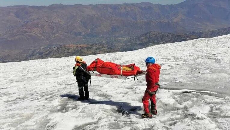 Hallan cuerpo momificado de escalador estadounidense que murió hace 22 años en Perú