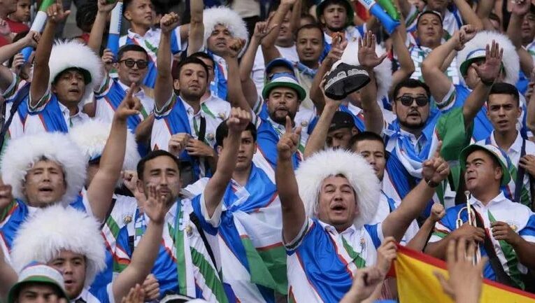 España debuta con triunfo en París 2024 ante una colorida y aclamada Uzbekistán