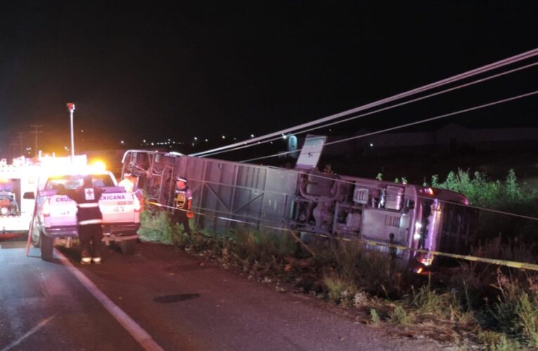 Volcadura de autobús en Aguascalientes deja al menos 2 muertos