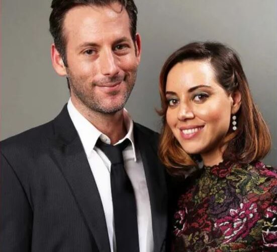 Encuentran sin vida al esposo de Aubrey Plaza el cineasta Jeff Baena