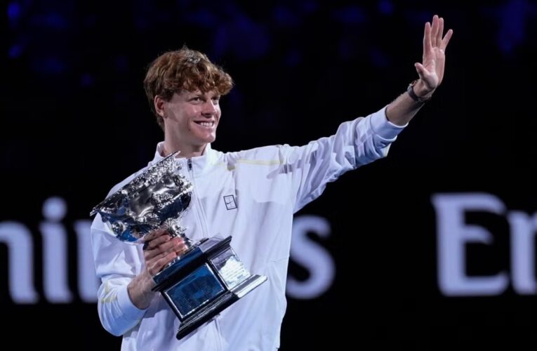 Jannik Sinner se corona campeón del Abierto de Australia 2025 tras vencer a Zverev en tres sets