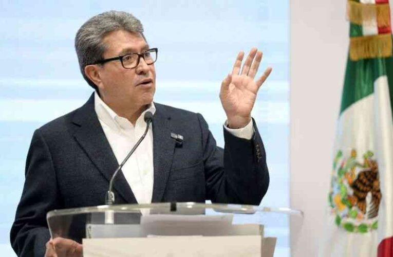 Monreal califica como “grosera y brutal” la imposición de aranceles de Trump a México