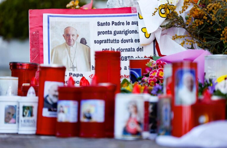 Papa Francisco sigue los ejercicios espirituales y su estado de ánimo es bueno