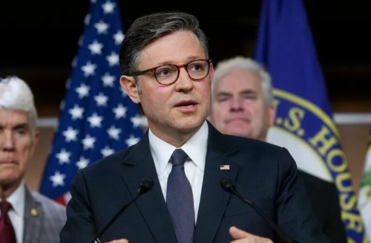 Republicanos buscan cobrar 5% de impuesto a remesas en Estados Unidos
