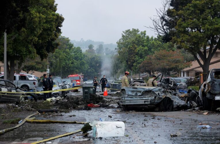 Se estrelló un avión pequeño en un vecindario de San Diego
