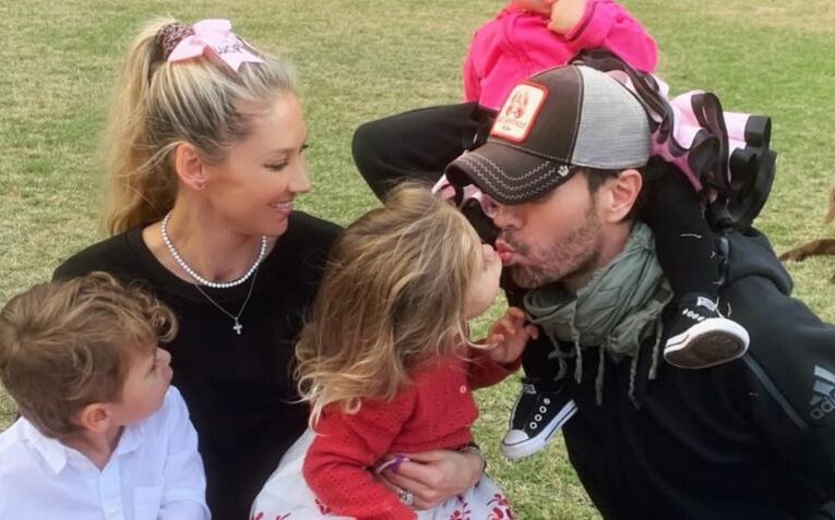 Enrique Iglesias y Anna Kournikova serán papás de nuevo, esperan a su cuarto bebé