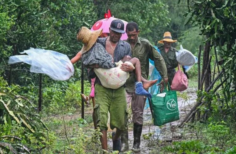 Melissa llega a Cuba como huracán de categoría 3 tras dejar una estela de devastación en Jamaica