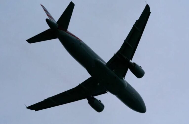 Estados Unidos advierte a aviones comerciales por aumento de actividad militar en Venezuela; pide “extremar precaución”