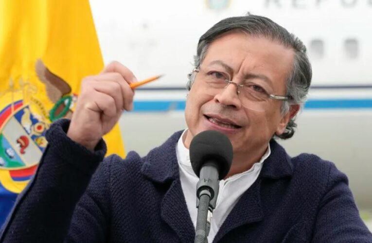 Gustavo Petro amenaza con romper misión diplomática con Perú si el país agrede embajada mexicana