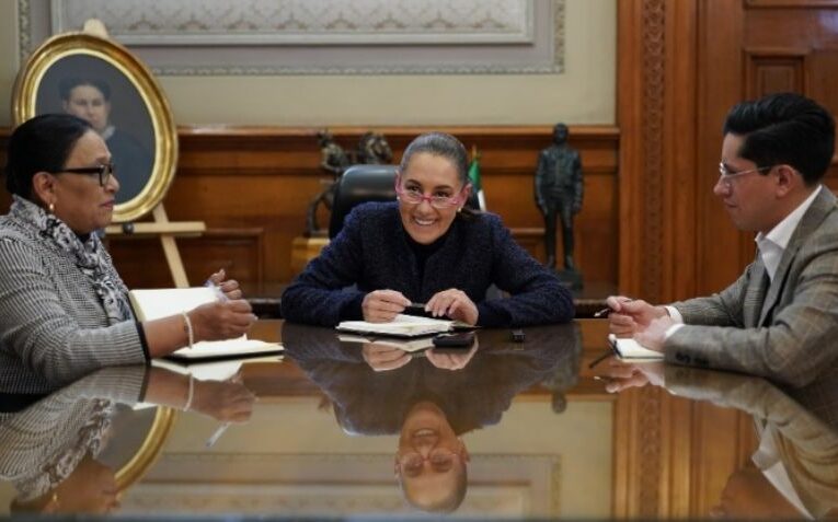 Claudia Sheinbaum invita al Papa León XIV a visitar México