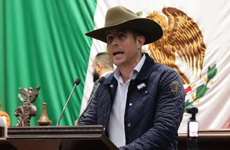 Diputado del Movimiento del Sombrero presenta Ley Carlos Manzo