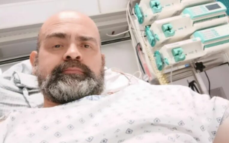 Hospitalizan de emergencia a Horacio Beamonte, actor de Televisa que renunció a su tratamiento contra el cáncer