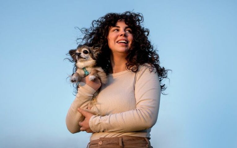 Melodías con alma: canciones que celebran el amor hacia las mascotas