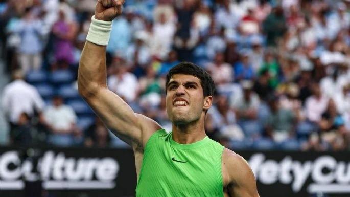 Carlos Alcaraz vence a Zverev y luchará por su primer título en el Abierto de Australia