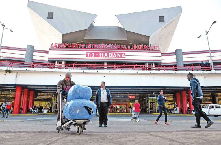 Aerolíneas mexicanas mantienen vuelos Cuba; la isla sigue “abierta al turismo”