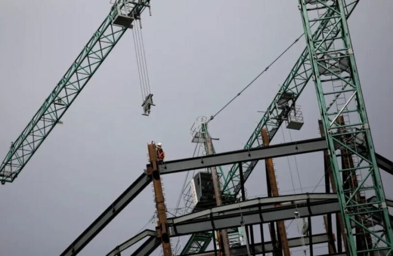 Actividad económica cierra el año con ligera alza; avanza 0.4% en diciembre: Inegi