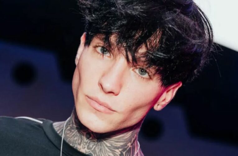 Influencer ‘Cry’ se molesta por pregunta sobre Yeri Mua e insulta a reportera