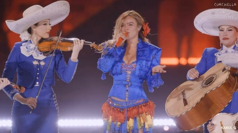 Karol G hace historia en Coachella al ritmo del ‘Son de la Negra’ con un mariachi de mujeres