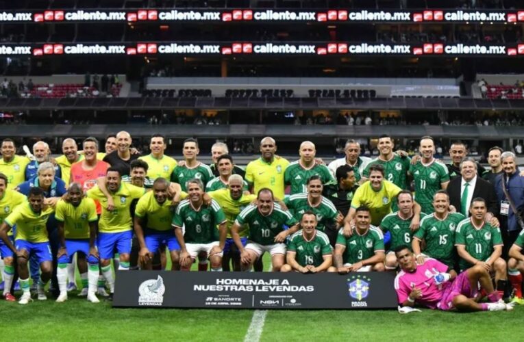 México vence 3 – 2 a Brasil en el juego de leyendas en el Estadio Azteca