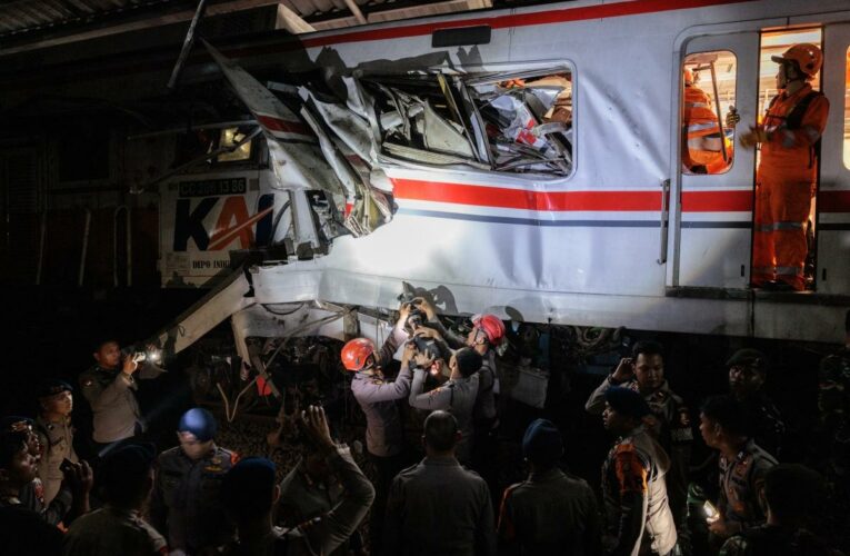 Choque de dos trenes en Indonesia deja 15 personas sin vida y decenas de heridos