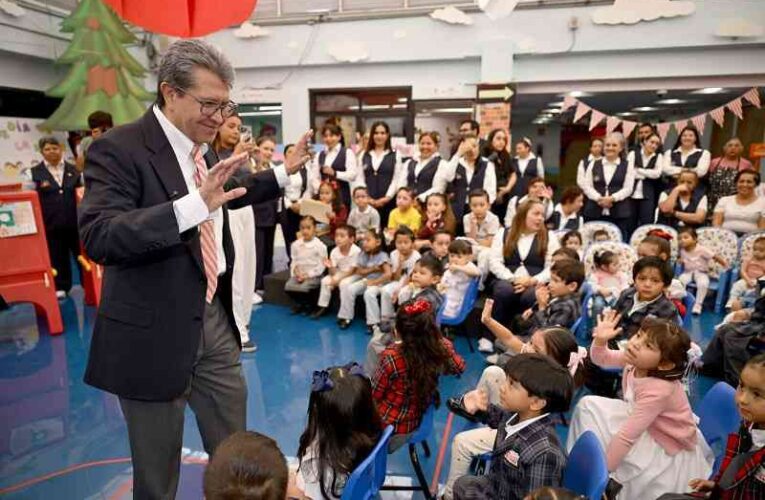 Monreal encabeza premiación de concurso infantil de dibujo en San Lázaro