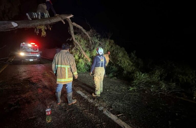Dejan vientos y lluvias daños materiales en dos municipios de Hidalgo