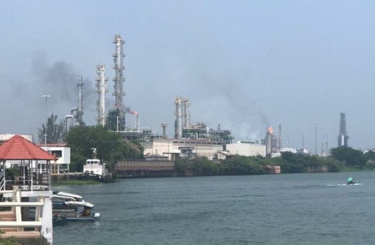 Al menos 49 escuelas quedan expuestas a contaminación de refinerías en México