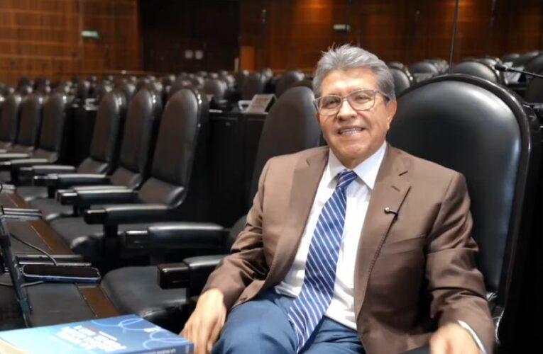 Ricardo Monreal presenta libro sobre el futuro del agua en México