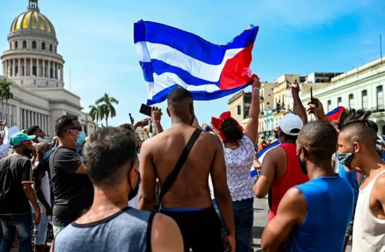 Cuba anuncia aumento al salario mínimo y modificación a pensiones