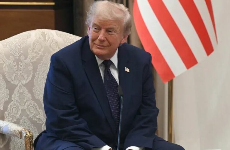 Donald Trump deja sin firma histórica ley de vivienda como protesta contra el Senado