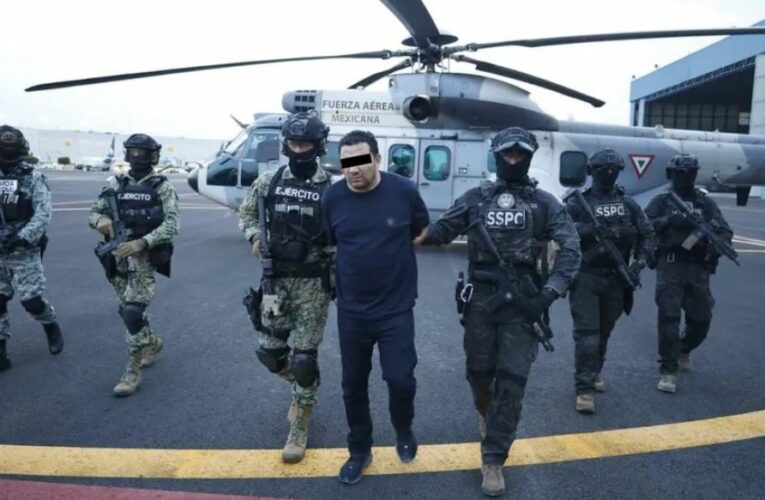 Defensa del ‘R1’, autor del homîcîdîo de Carlos Manzo, busca amparo por incomunicación y tortura